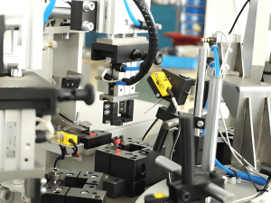 Automatic Buckle Feeding And Assembly