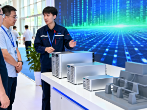 Flexible automatic loading and unloading vibrator